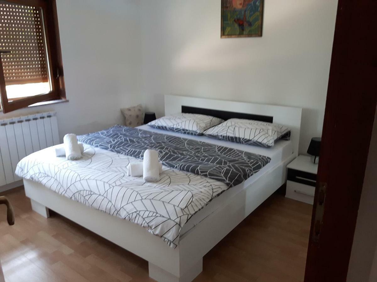 Apartman Petra & Tena Szluin Kültér fotó
